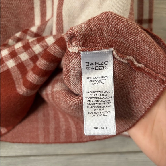 Max Studio Plaid Sweater - Picture 3 of 6